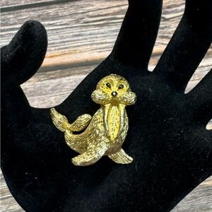 Vintage Walrus Brooch ITM860